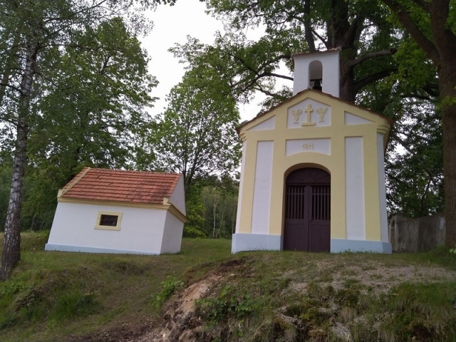 pohled na opravenou kapličku